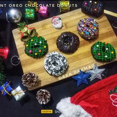A picture of Instant Oreo Chocolate Donut.