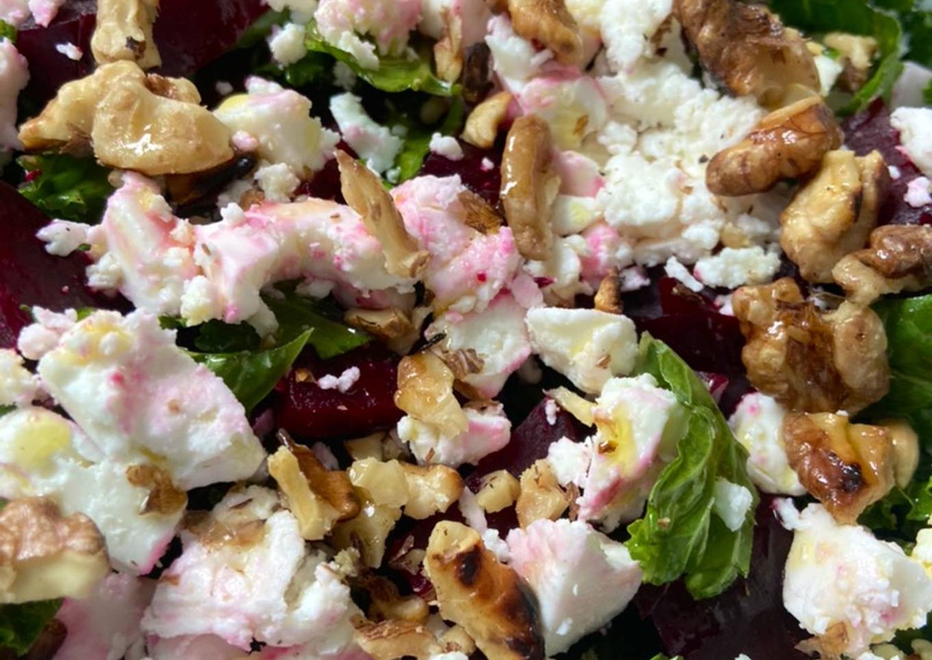 Roast beetroot salad - vegetarian (vegan option)