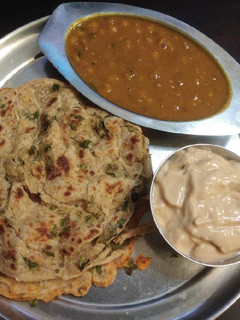 मटर घुघनी लच्छा पराठा (Matar Ghugni Lachha Paratha recipe in Hindi) रेसिपी मुख्य फोटो