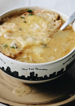 Una foto de Sopita de cebolla