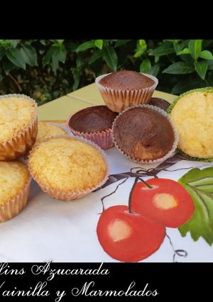 Una foto de Muffins Azucarados de Vainilla y Marmolados