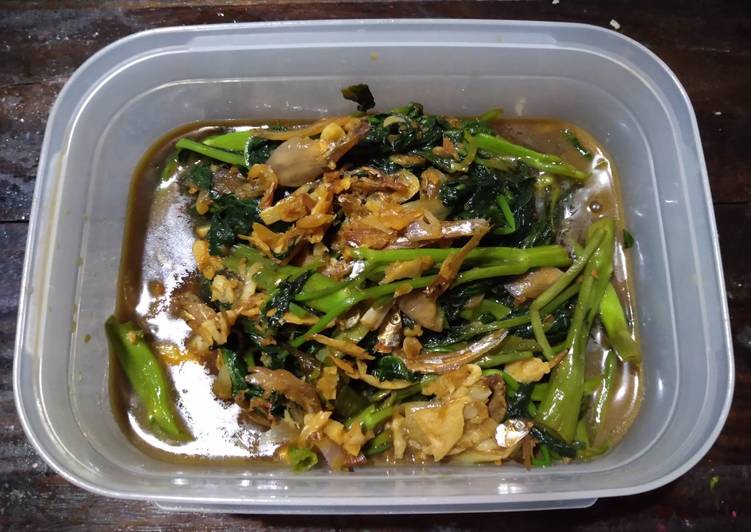 Bagaimana Membuat Kangkung ebi teri yang Lezat