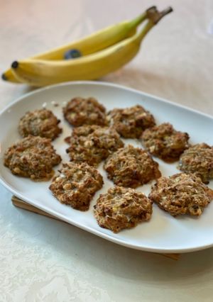 Φωτογραφία της συνταγής Banana, oatmeal, PB & white chocolate cookies