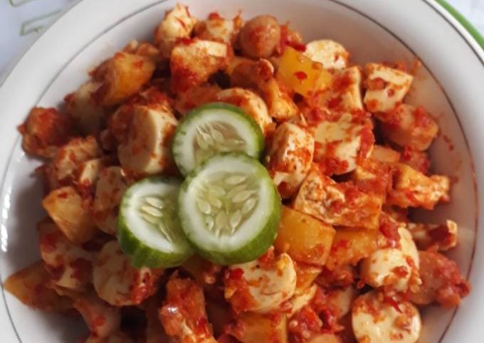 Ini dia! Resep enak bikin Balado Telur,Kentang,Tahu dan Sosis dijamin lezat