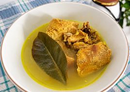 Balita Auto Nambah : Soto Bening Ayam Kampung