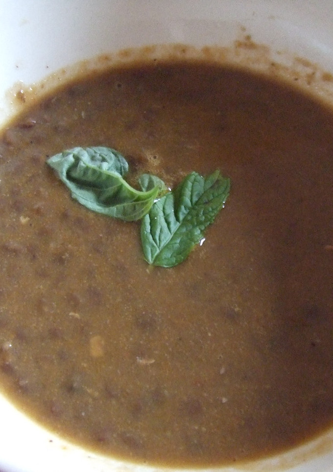 Una foto de Sopa novedosa de lentejas 