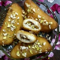 A picture of Urad dal gujhiya.