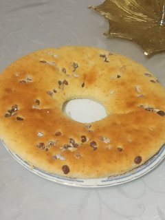 عکسی از دستور کیک شیر داغ کشمشی