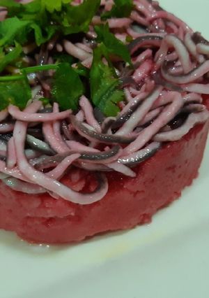 Una foto de Nido de Gulas Rojo con Cilantro