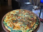 Una foto de tortilla de espinaca
