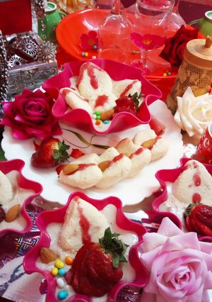 স্ট্রবেরি হার্ট চমচম (strawberry heart chamcham recipe in Bengali) রেসিপির প্রধান ছবি