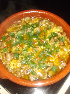 Una foto de Habas con arroz y tocino