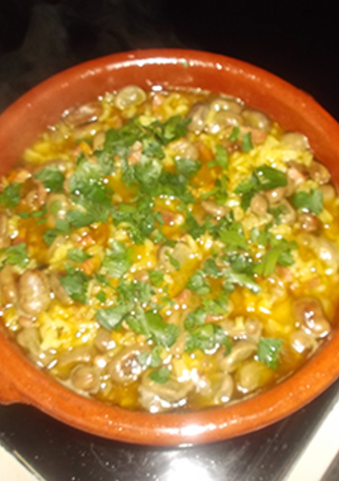 Una foto de Habas con arroz y tocino