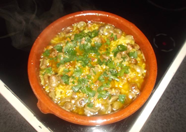 Habas con arroz y tocino