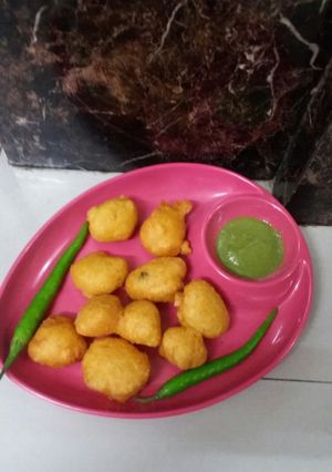 A picture of Mungdal pakoda.