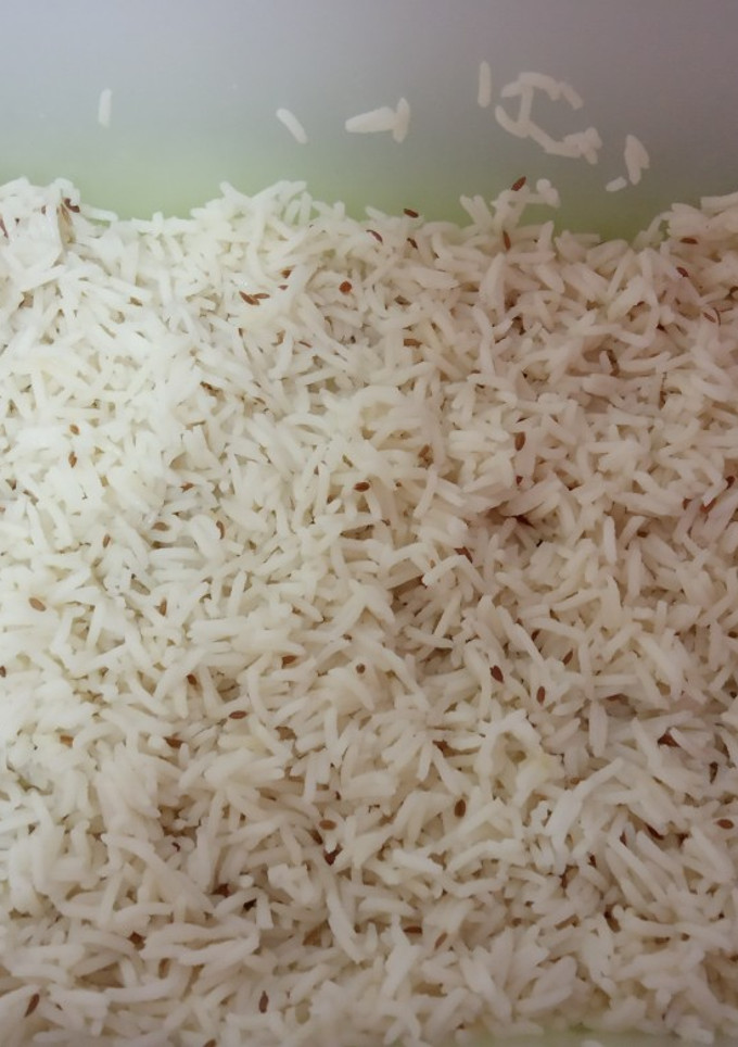 Una foto de Arroz con comino de acompañamiento