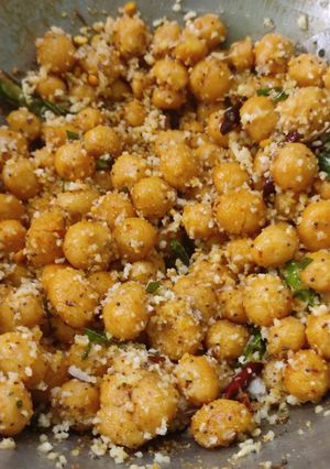 A picture of Rice balls steamed (Ammini kozhukattai called in Tamilnadu).