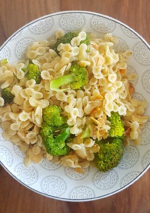 Une photo de One pot pasta brocolis - amandes effilées