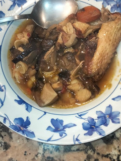 Una foto de Sopa de Pollo Reciclada