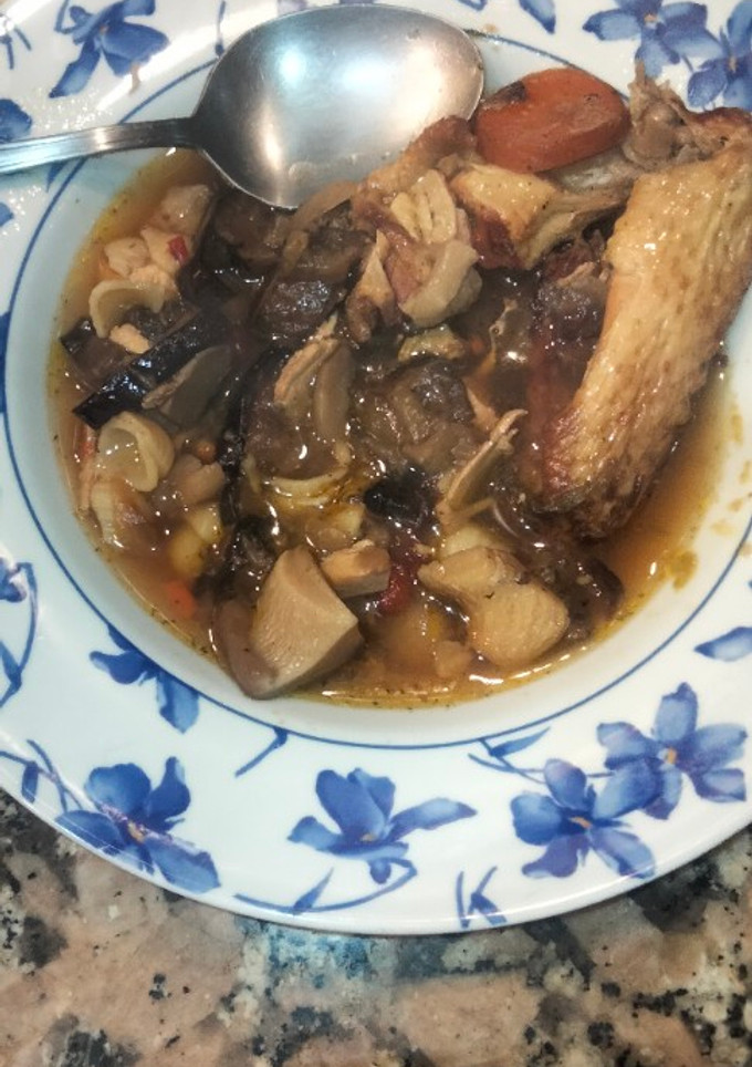 Una foto de Sopa de Pollo Reciclada
