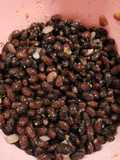 Porotos morochos ajeados y lubricados, es decir en ensalada