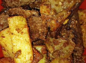 Una foto de Tapa de nalga al horno con papas