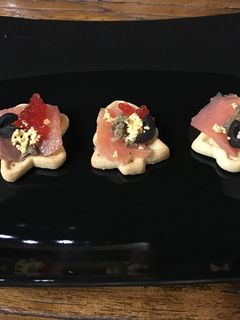 Una foto de Canapés navideños
