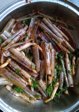 Hình của món Móng tay xào sate.