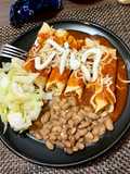 Flautas de pollo con chile colorado