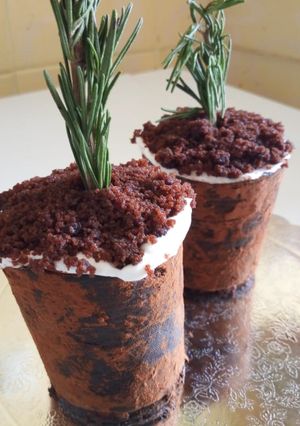 A picture of Herb/flower pot cake#localfoodcontest-NairobiNorth.