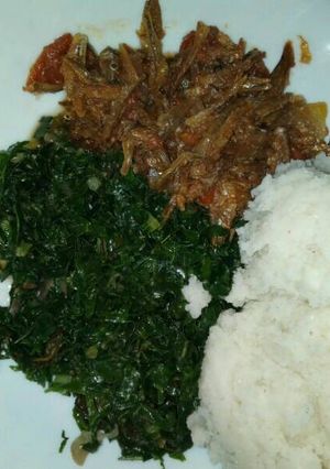 A picture of Omen stew served with kales.