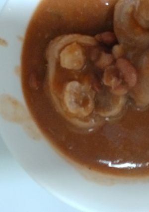 Una foto de Frijoles con patitas de cerdo