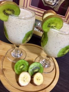 صورة لوصفة سموذي الكيوى والموز 🥝🍌