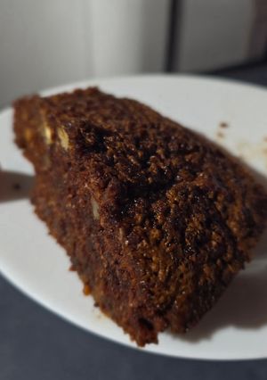 Una foto de Budín de algarroba, avena, maní, coco, naranja, nueces y chocolate