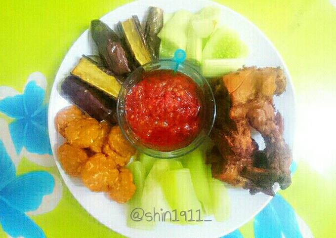 Ayam goreng Sambal Terasi Kemangi