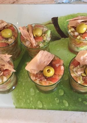 Foto principal de Ensalada de tomate y aguacate en chupito