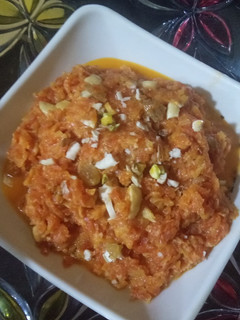 गाजर का हलवा (Gajar ka Halwa recipe in Hindi) रेसिपी मुख्य फोटो