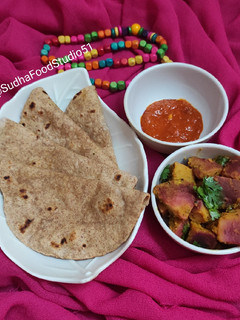 પિન્ક રોટી (Pink Roti Recipe In Gujarati) રેસીપી મુખ્ય ફોટો
