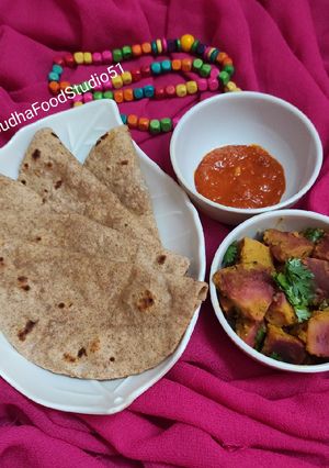 પિન્ક રોટી (Pink Roti Recipe In Gujarati) રેસીપી મુખ્ય ફોટો