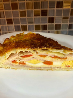Una foto de Torta de jamón y queso especial