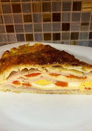 Una foto de Torta de jamón y queso especial