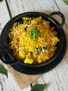 A picture of Kanda Batata Poha.
