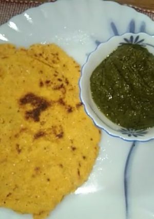 A picture of Makai Ki Roti / Sarso Ka Saag.
