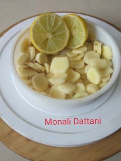 આથેલી લીલી હળદર (Atheli Lili Haldar Recipe In Gujarati) રેસીપી મુખ્ય ફોટો