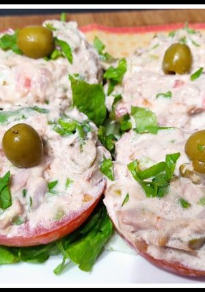 Una foto de Tomates rellenos con atún