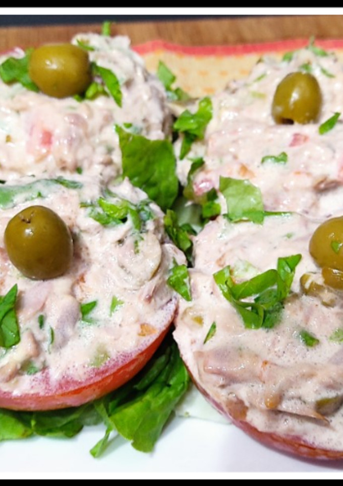 Una foto de Tomates rellenos con atún