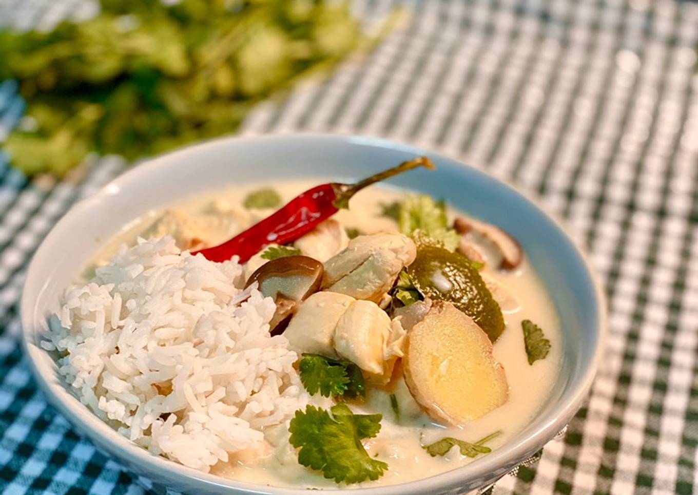 Sopa de coco y pollo thai