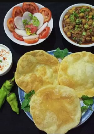 A picture of Aloo Bhature.
