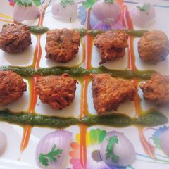 A picture of Bottle gourd and cucumber pakoda.