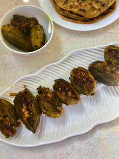 भरवाँ करेले (bharwa karele recipe in Hindi) रेसिपी मुख्य फोटो